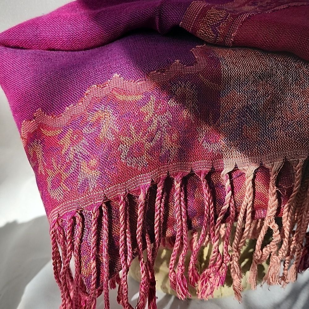 Rich Scarlet & Rust Toned Fringed Scarf With Floral Pattern - Picture 3 of 8
